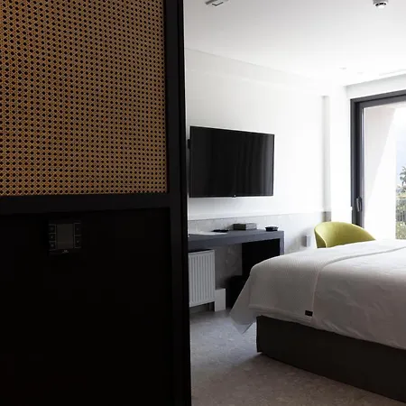 11suites Aigio